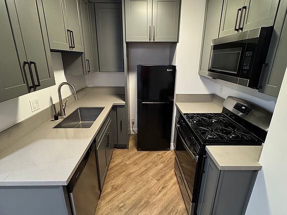 2nd image of 1733 Garfield Pl #106