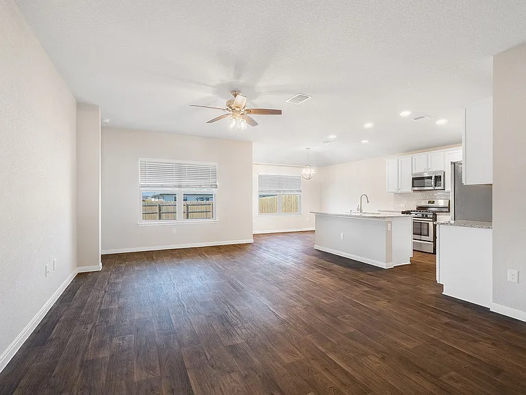 117 Cranbrook Ln — Photo 10