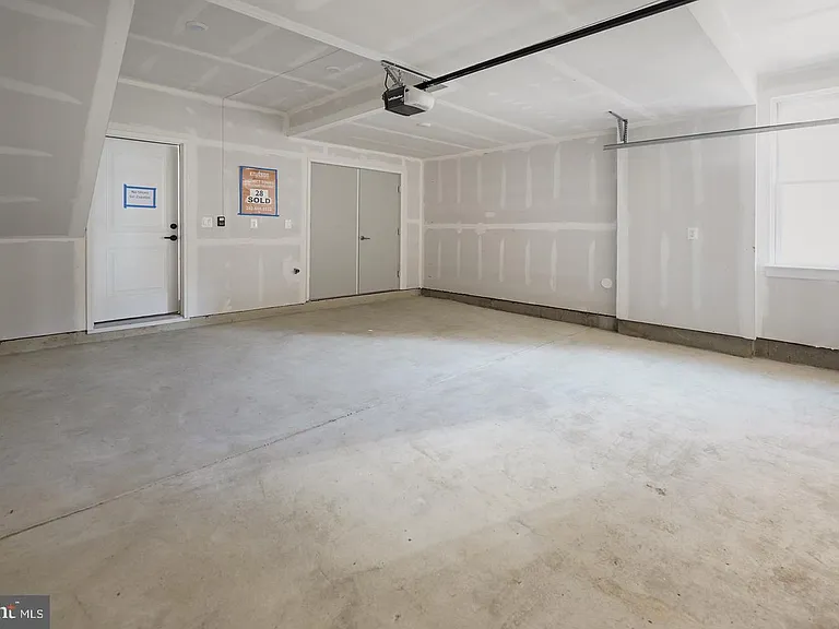 945 Sycamore Dr SE — Photo 33