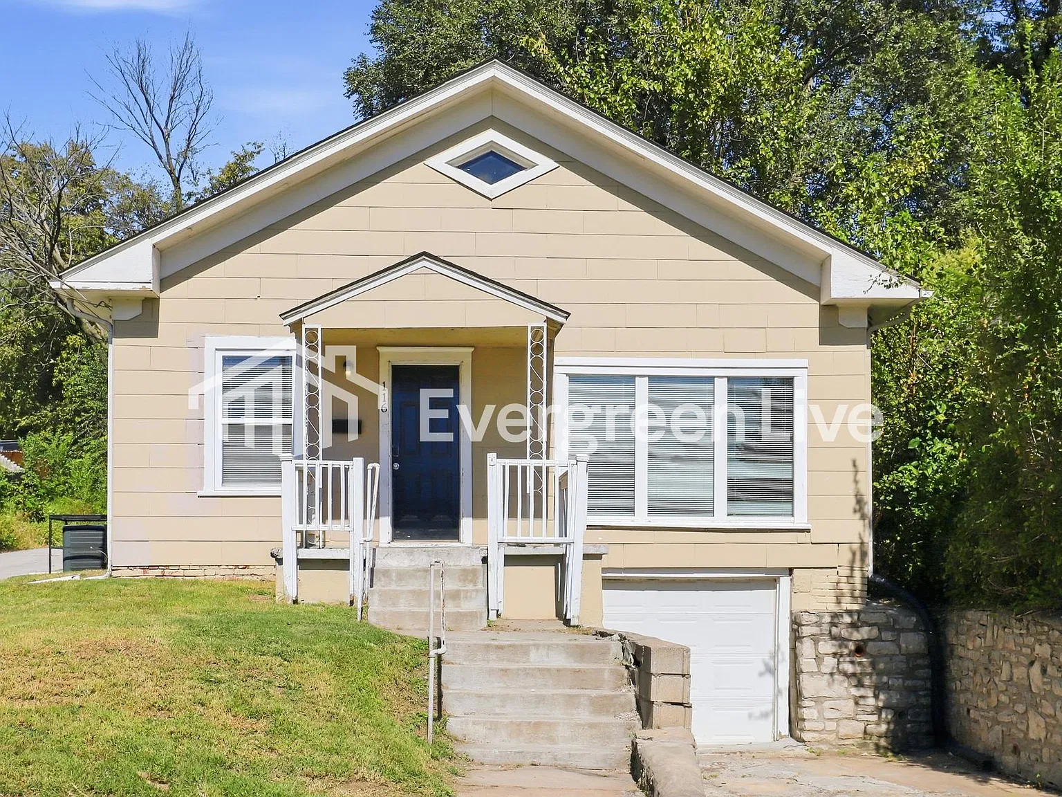 3 bed, 1.0 bath, 1485 sqft, $1,395 — Photo 1
