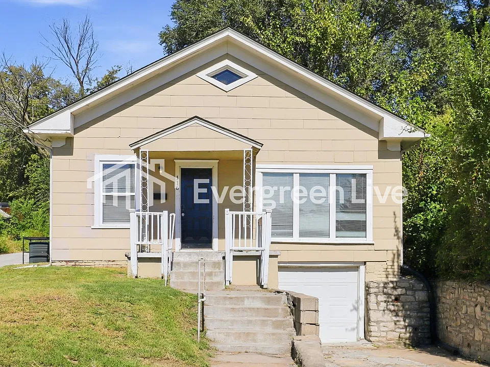116 E Farmer Ave