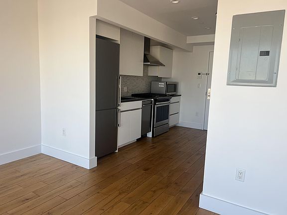 4th image of 504 Myrtle Ave APT 8B