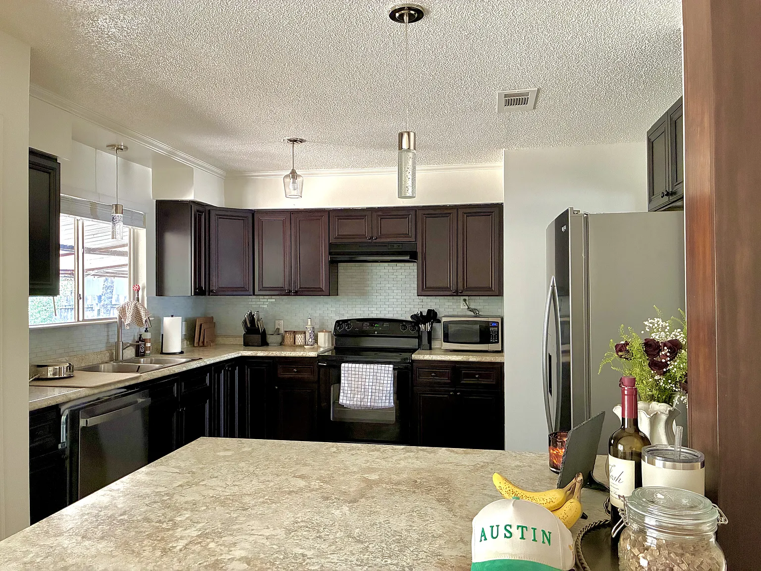 3 bed, 1393 sqft, $2,075 — Photo 4
