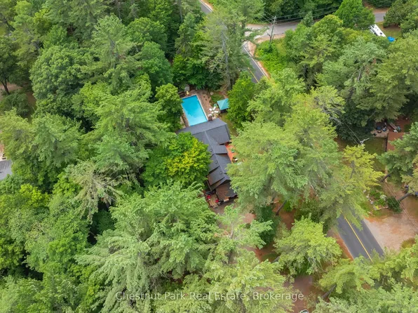 869 Muskoka Rd #10, Huntsville, ON P0B 1L0