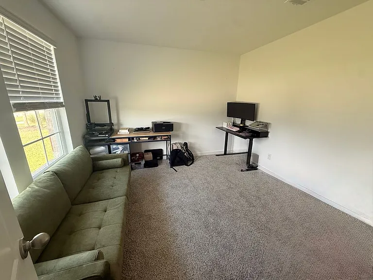 1210 Hughes Crossing Dr — Photo 13