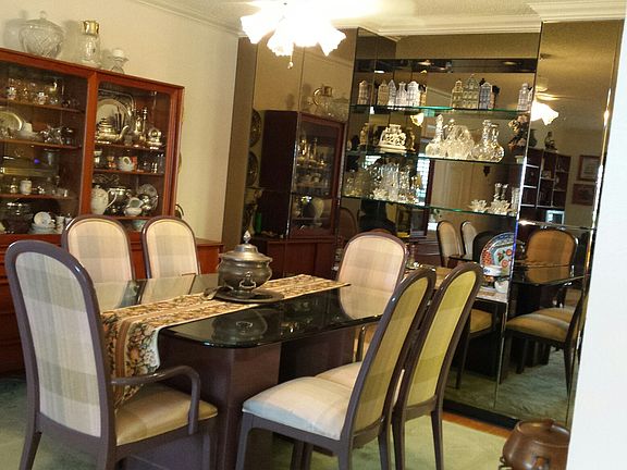 Dining room w built-in china