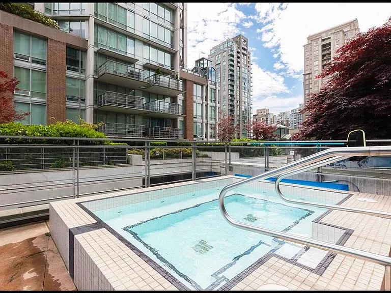 565 Smithe St #1606 — Photo 10