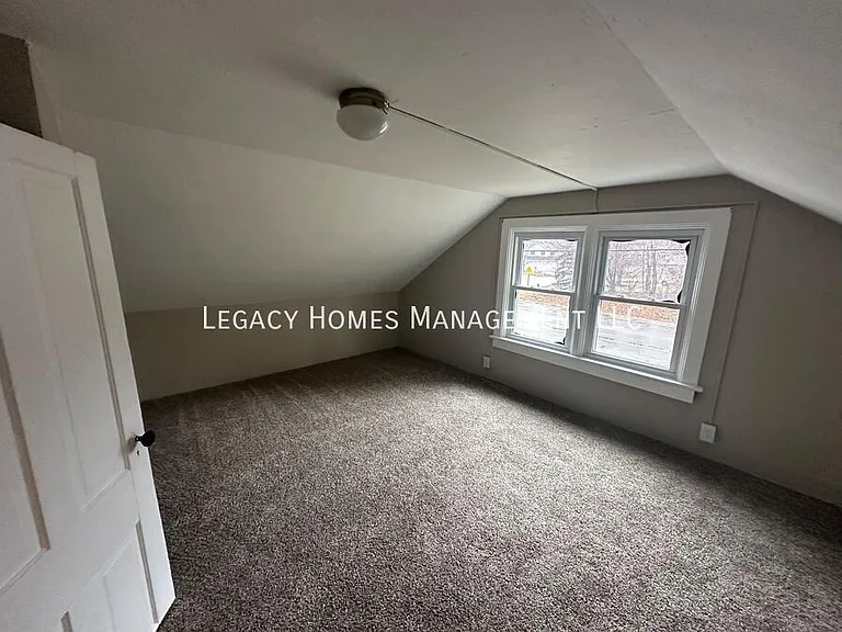 962 Lakeview Dr — Photo 17