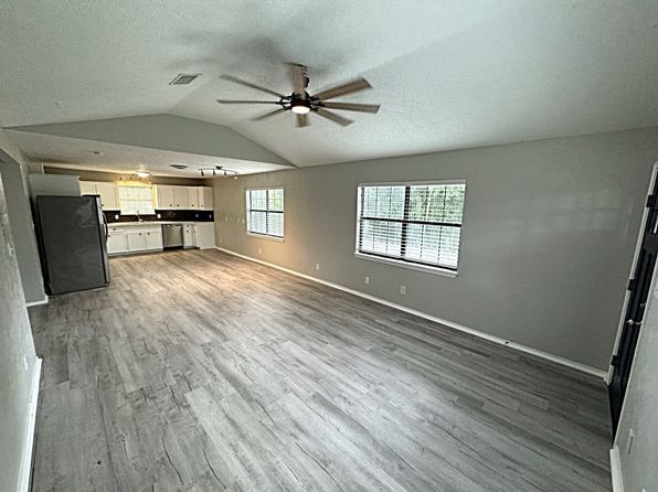 1055 Carr St, Vidor, TX 77662