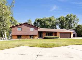 3562 Golf Dr, Green Bay, WI 54311