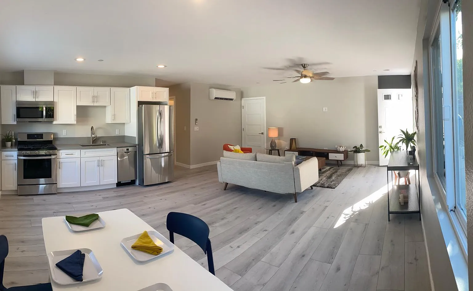 2 bed, 1000 sqft, $3,200 — Photo 1