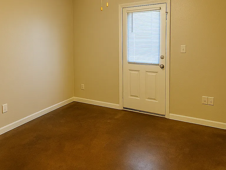 975 Dilley St #975 — Photo 5