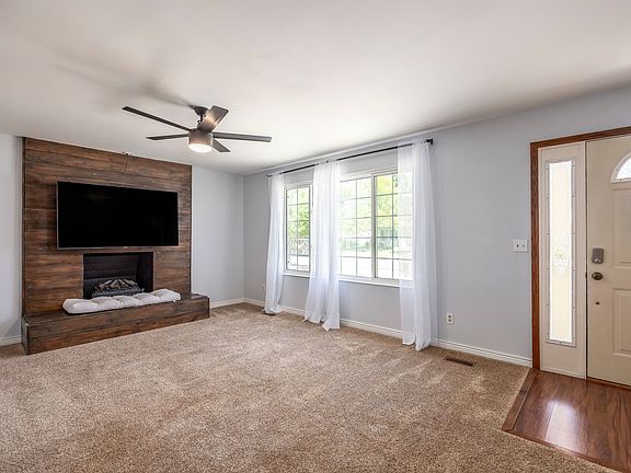 4th image of 10574 S Crocus St E
