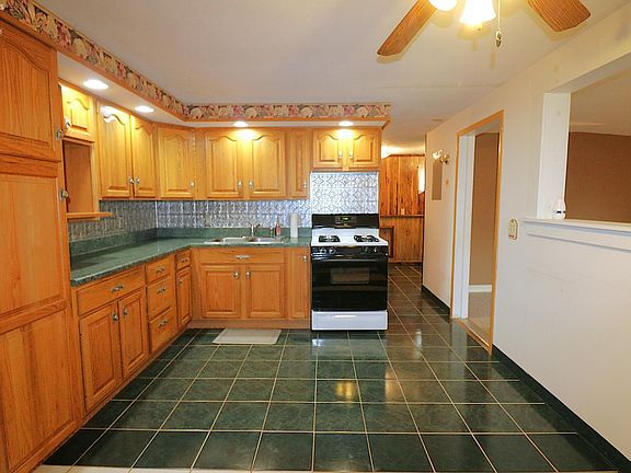 4th image of 28 Valley Park Dr
