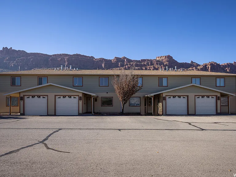 2589 E Cactus Rd #L — Photo 12