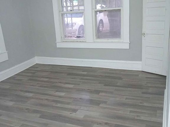 3rd image of 404 Chisholm St