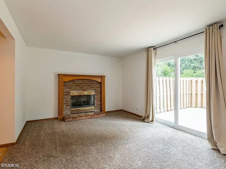 664 Regent Dr — Photo 5