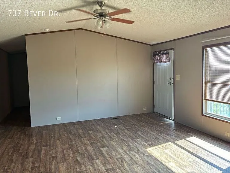 737 Bever Dr — Photo 5
