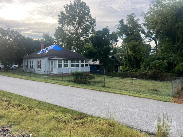 114 Old Mill Dr, Morganton, NC 28655