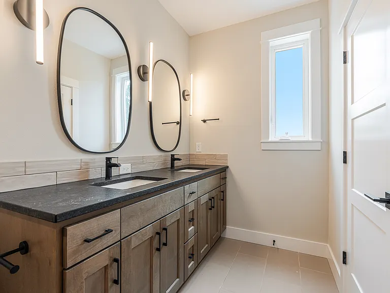 464 SE Haddock Ln — Photo 32