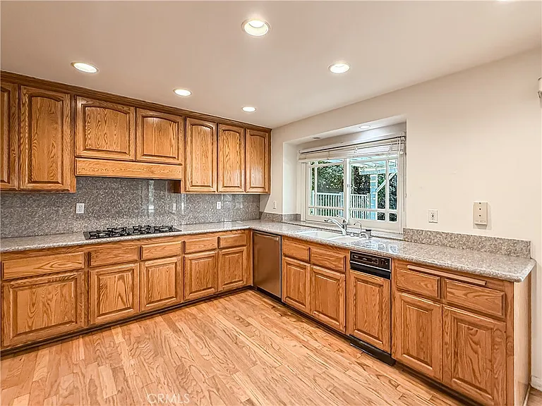 9201 Paso Robles Ave — Photo 22