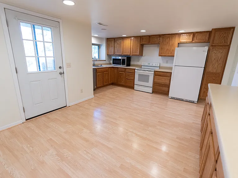 328 W Main St #B — Photo 11