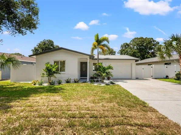204 SE Monroe Cir N, Saint Petersburg, FL 33703