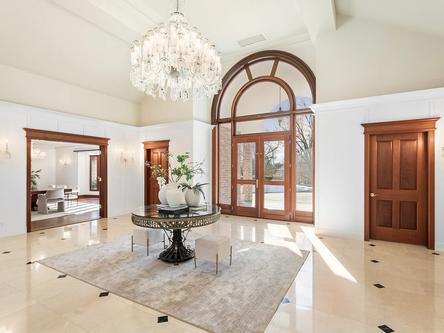5 bed, 7.5 bath, 9974 sqft, $35,000 — Photo 2
