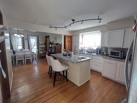 2nd image of 2317 E Caro Rd