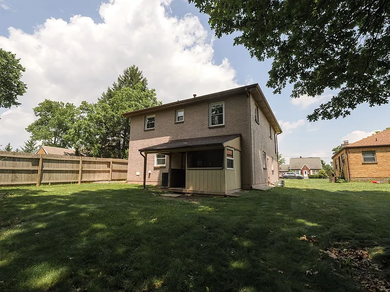 10 Rose Ave #1 — Photo 14