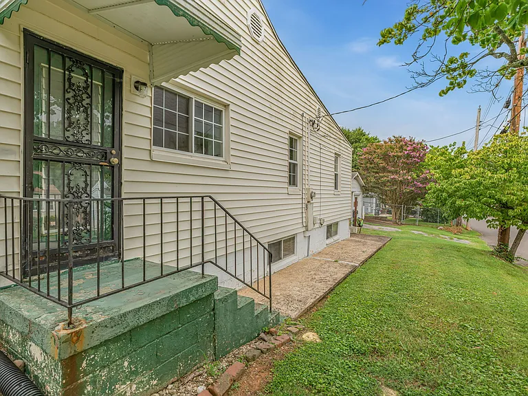 1315 E Red Bud Rd — Photo 30