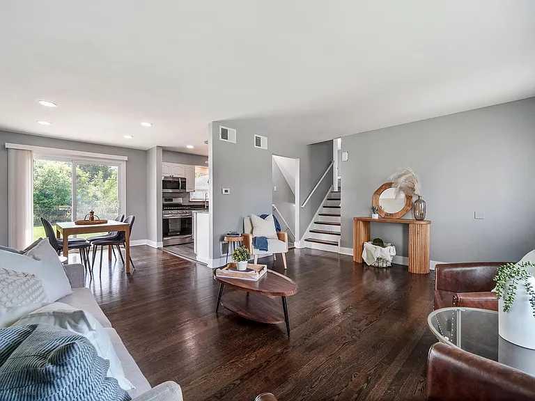 10403 Barnard Dr — Photo 4