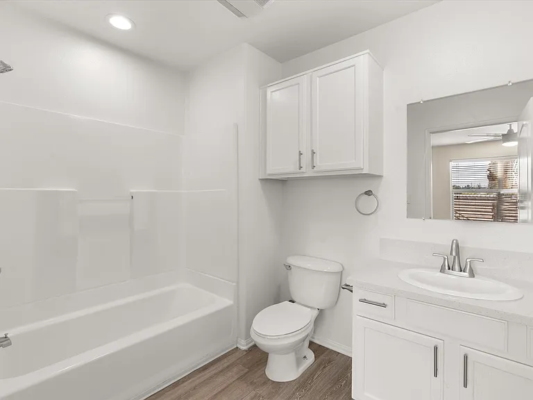 Santa Fe Apartments II — Photo 13