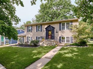 1005 Parkfield Ter, Ballwin, MO 63021