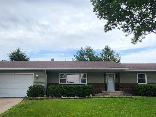 810 11th St, Kalona, IA 52247