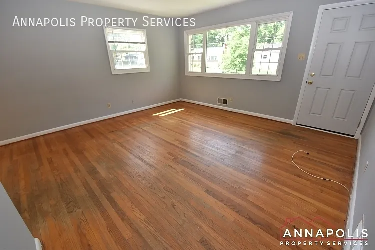 747 Warren Dr — Photo 8