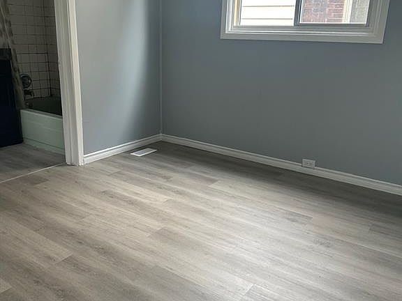 5th image of 1495 Benjamin Ave