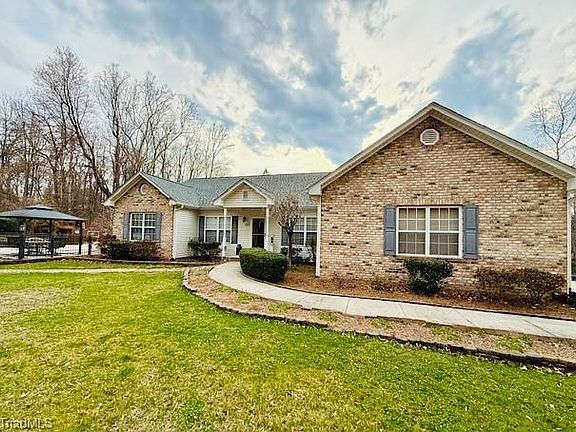 2nd image of 157 Calvin St