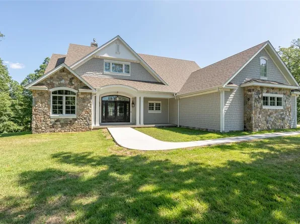 111 Timber Valley Dr, Poplar Bluff, MO 63901