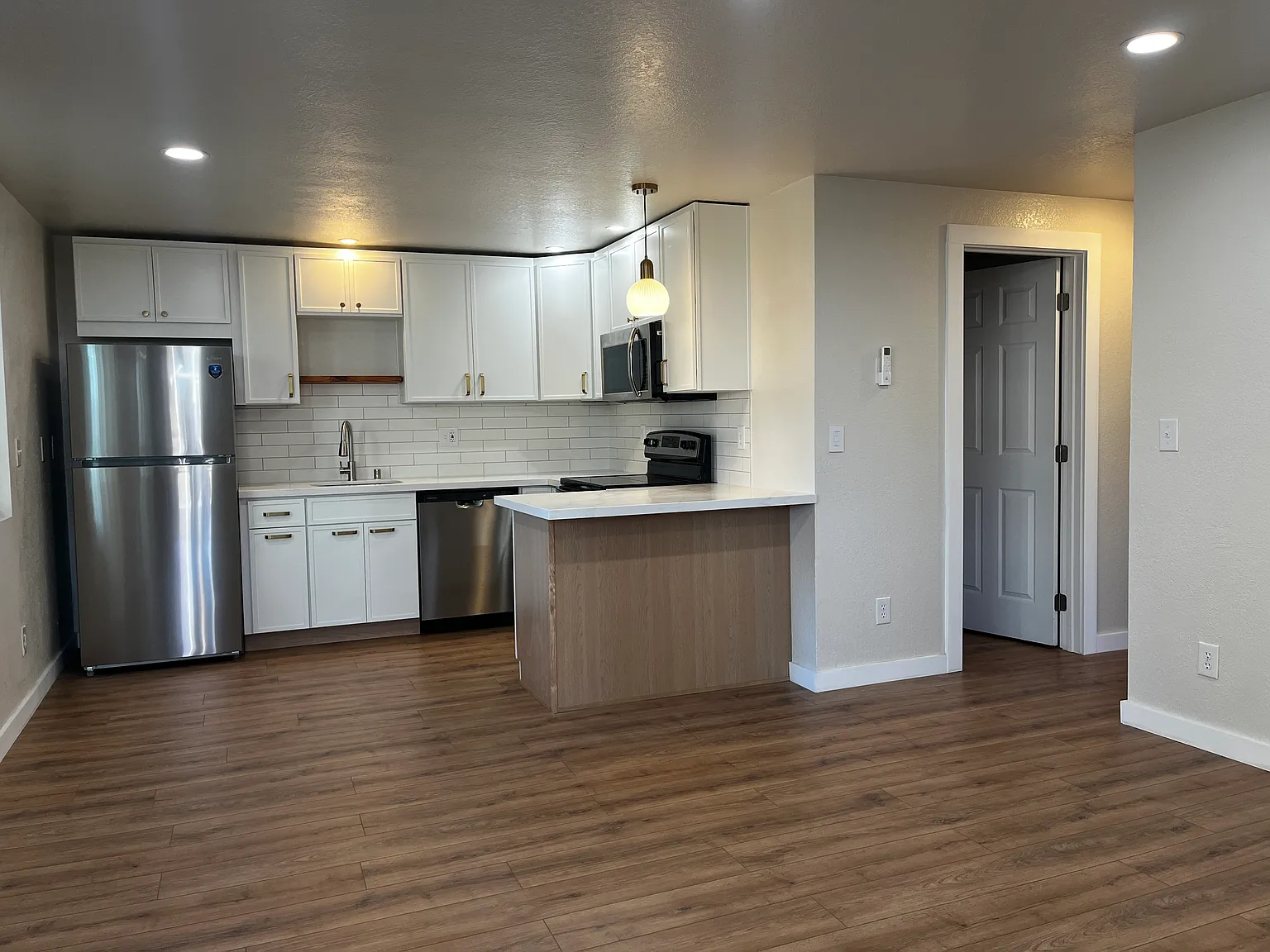 4745 Delridge Way SW — Photo 3
