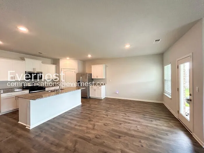 8329 Gum Pond Dr — Photo 6
