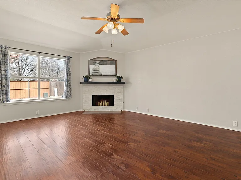 2201 Tailburton Ct — Photo 5
