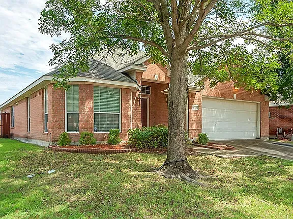 3 bed, 1815 sqft, $2,400 — Photo 2
