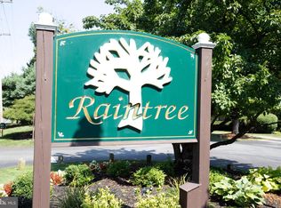 806 Raintree Ln, Malvern, PA 19355