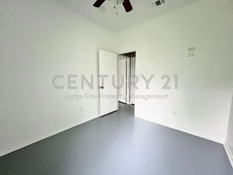 2809 Newport Ave — Photo 10