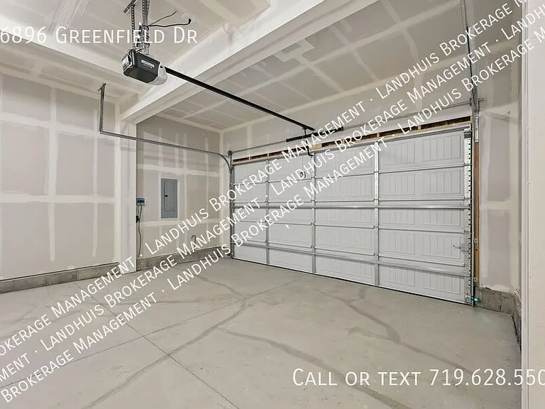 16896 Greenfield Dr — Photo 29