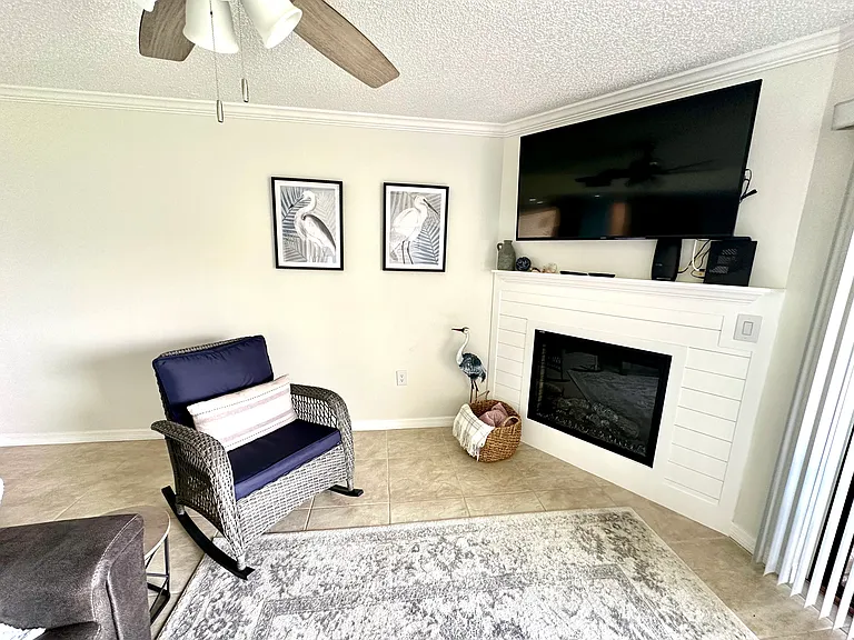 7520 Sunshine Skyway Ln S #T25 — Photo 4