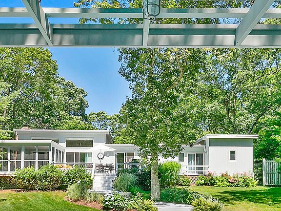 3rd image of 17 Saddle Ln