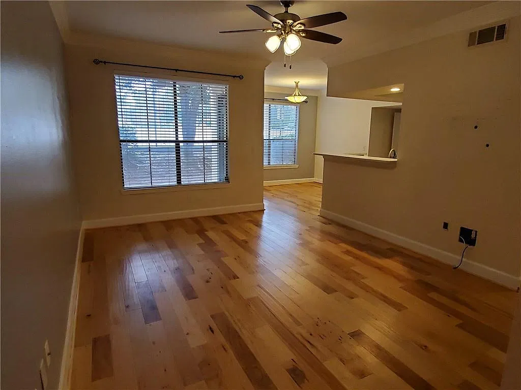 2 bed, 2.0 bath, 1160 sqft, $2,095 — Photo 3