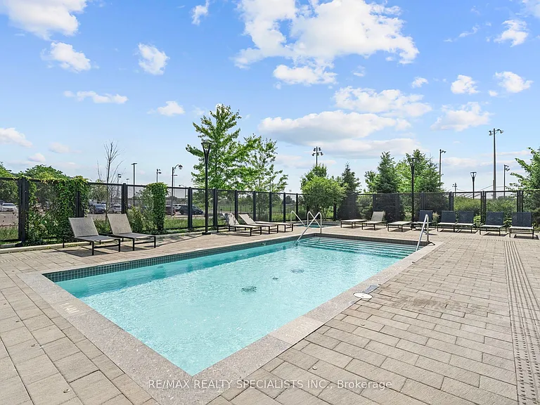 1050 Main St E #718 — Photo 36